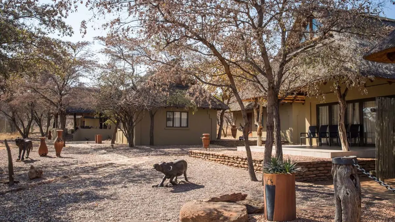 Sebatana Elephant Lodge, exterior