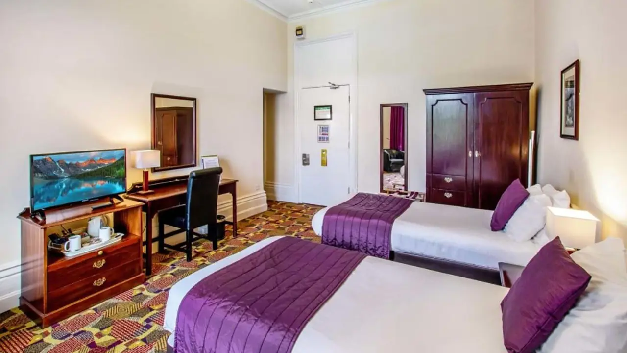 Palace Hotel Buxton Room2