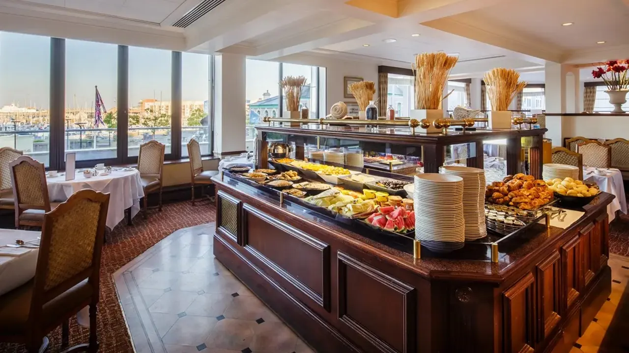 Pomme D'or Hotel Dining