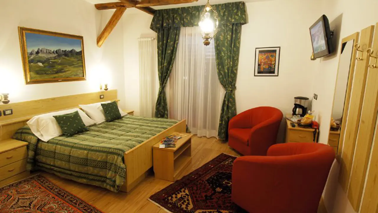 Camera Base Hotel Ancora 4