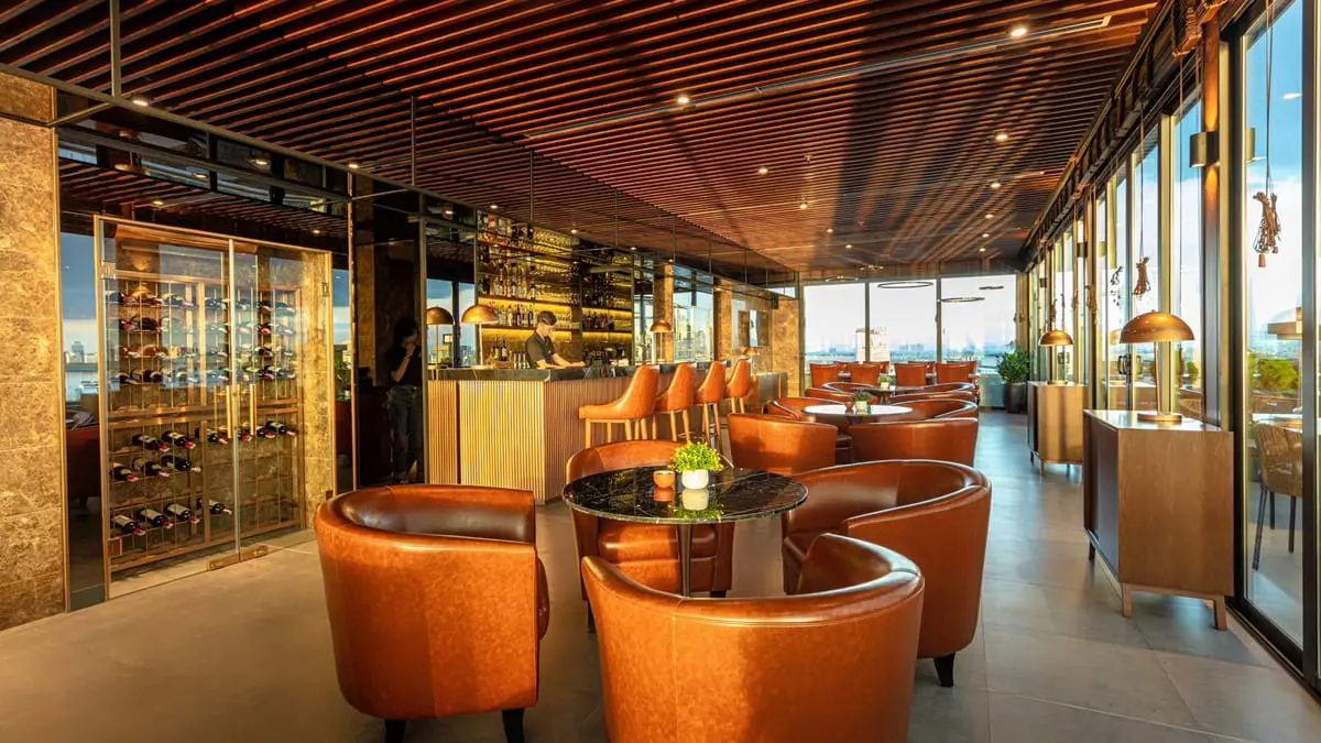 Flower Garden Hotel Lounge Bar