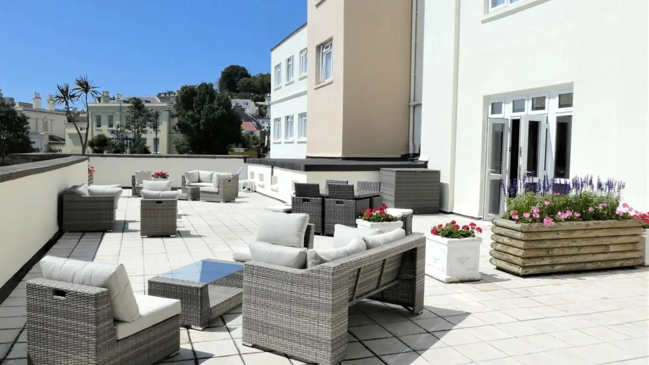 Norfolk Lodge Exterior Balcony