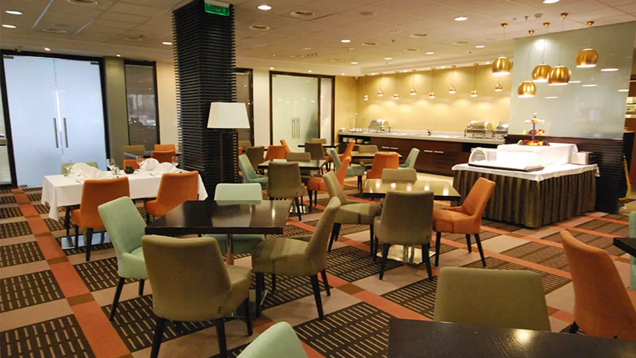 Lions Garden Lounge 07