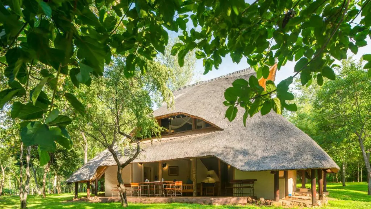 Lokuthala Lodges Victoria Falls, Zimbabwe, room and gardens