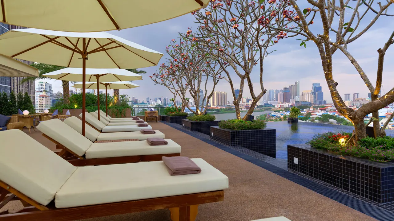 Sun And Moon Riverside Hotel, Phnom Penh, terrace