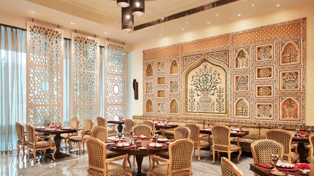 Taj Hotel, Agra, dining