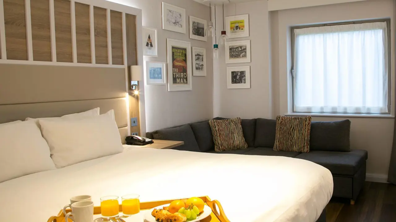 Holiday Inn Shepperton Double Room