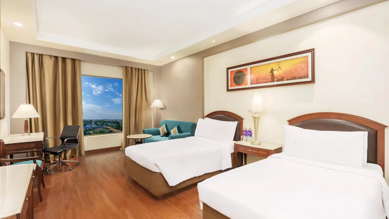 Radisson Hotel, Varanasi, bedroom