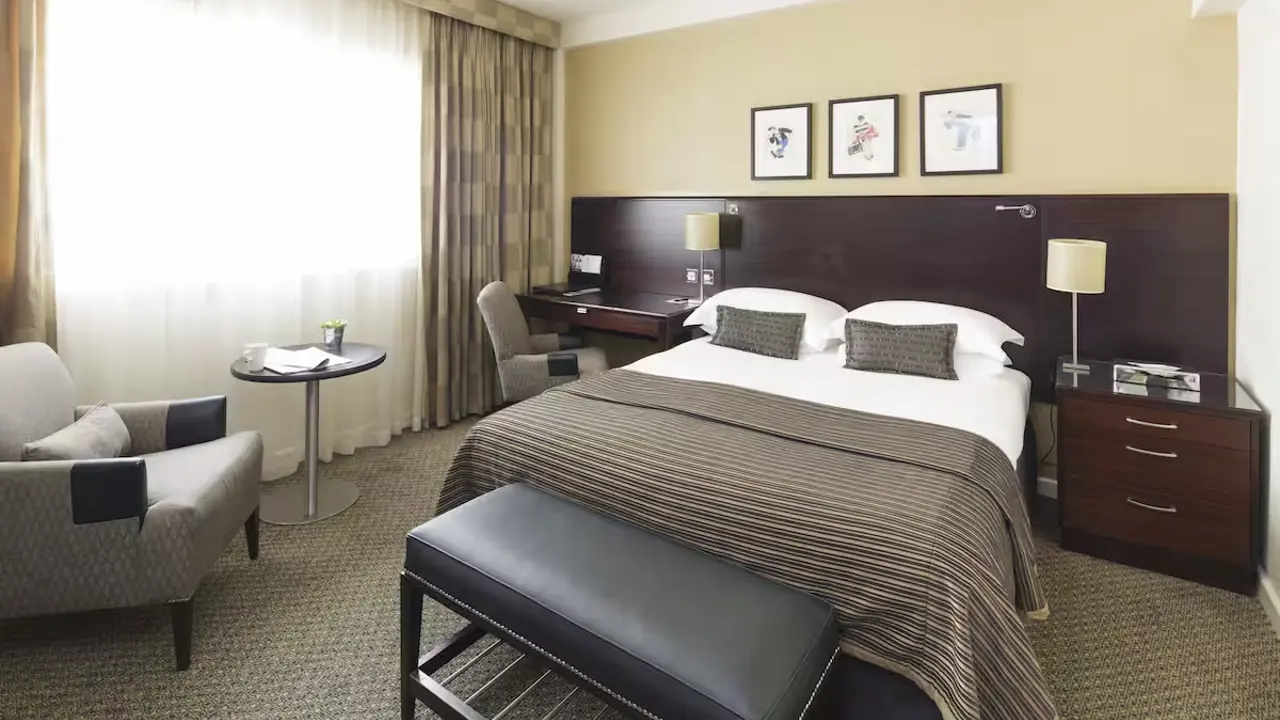 Pomme D'or Hotel Bedroom