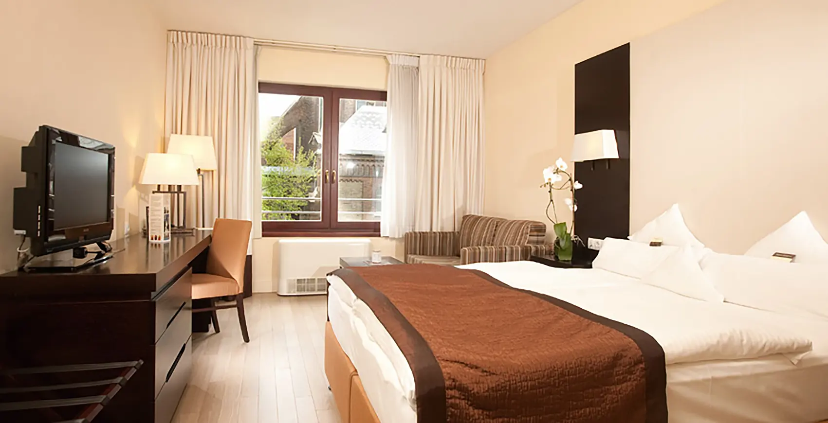 Lions Garden Bedroom