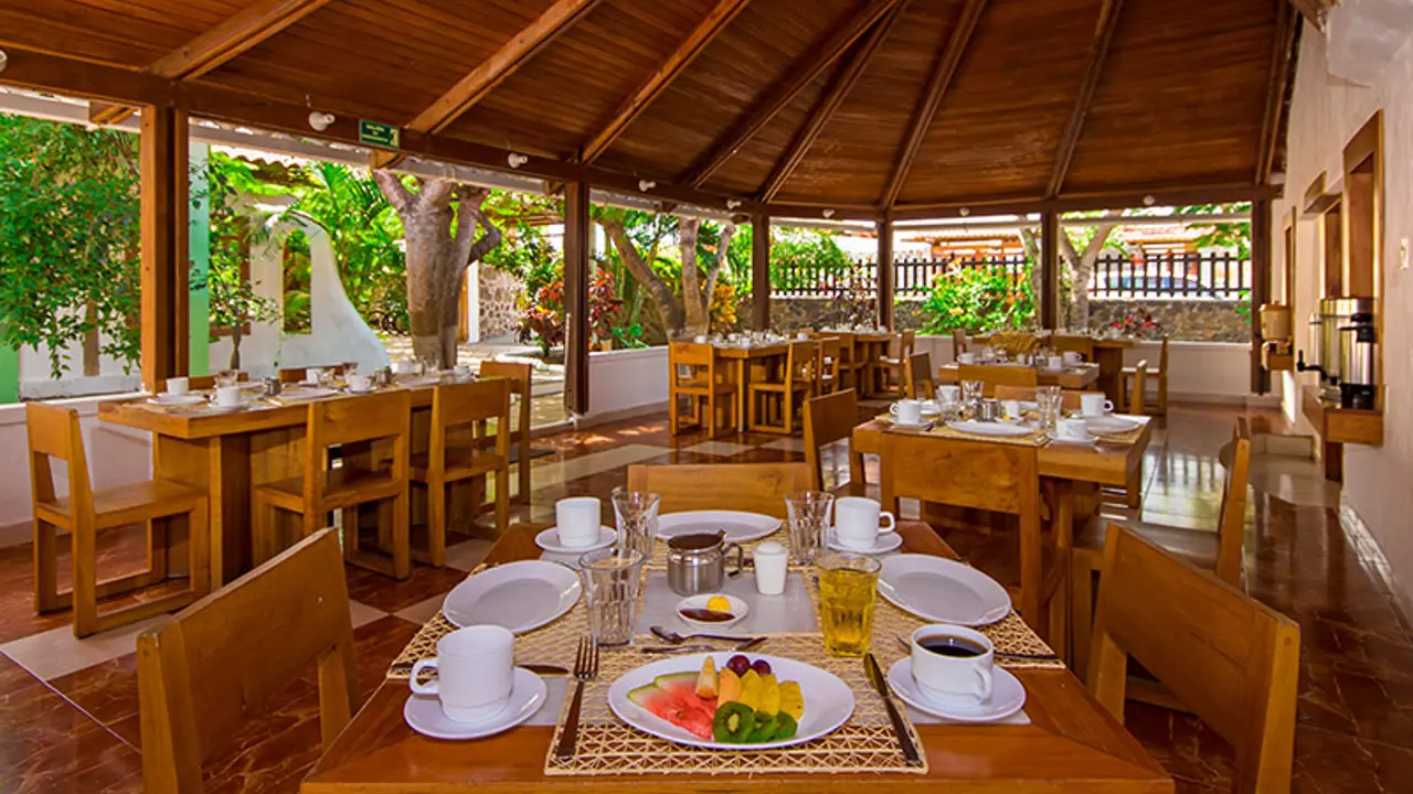 Hotel Fiesta, Santa Cruz, breakfast in the dining room
