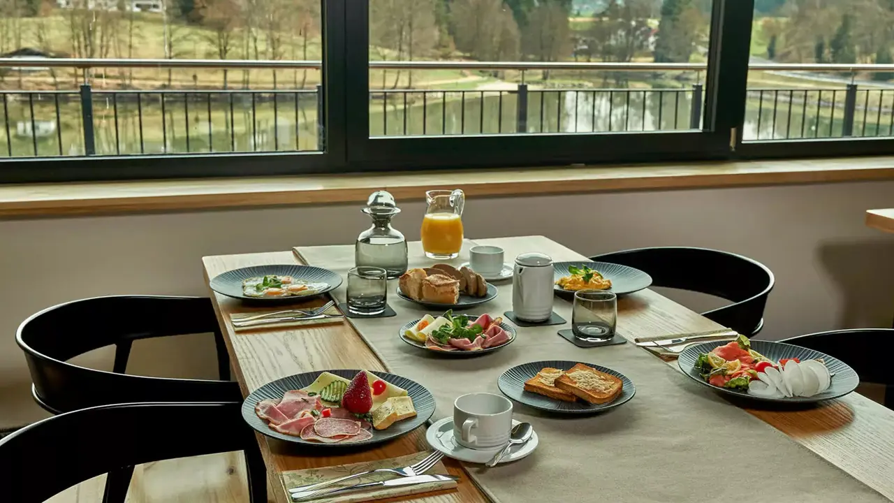 Das Dreiburgensee – Naturhotel & Spa, dining view