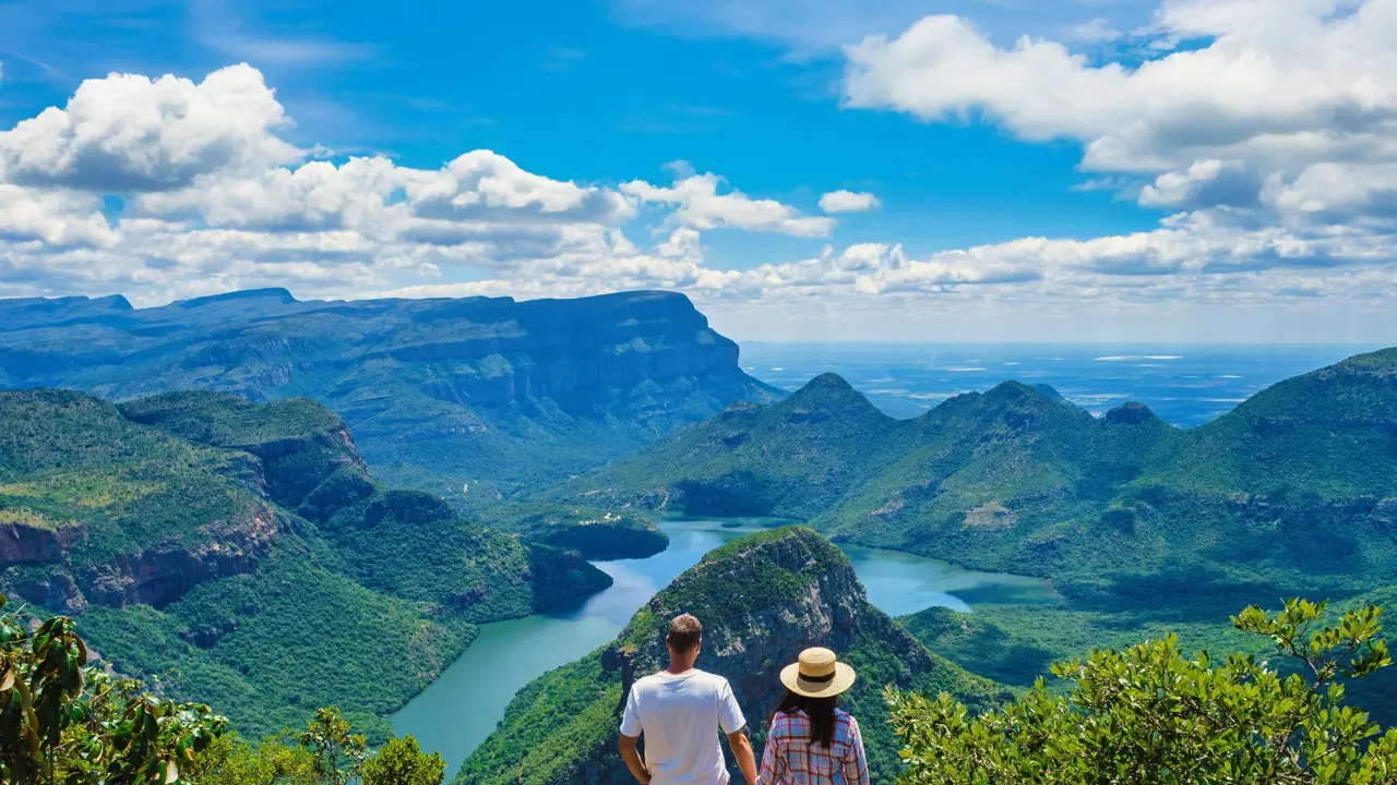Blyde River Canyon, Panorama Route, couple taking in the view