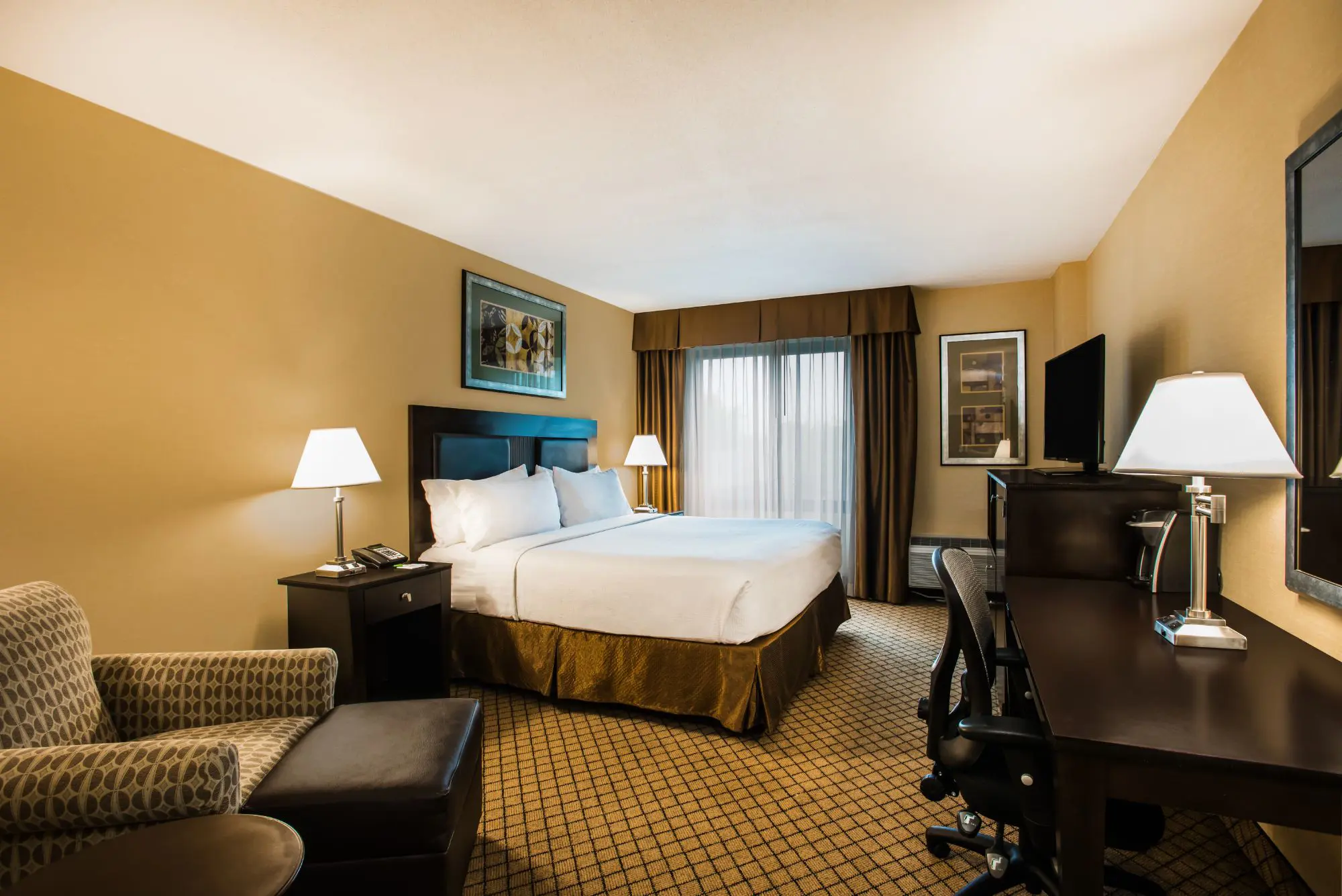 Follow The Fall Touring Hotels Image 0