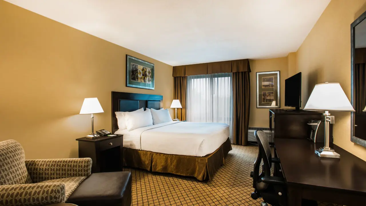 Follow The Fall Touring Hotels Image 0