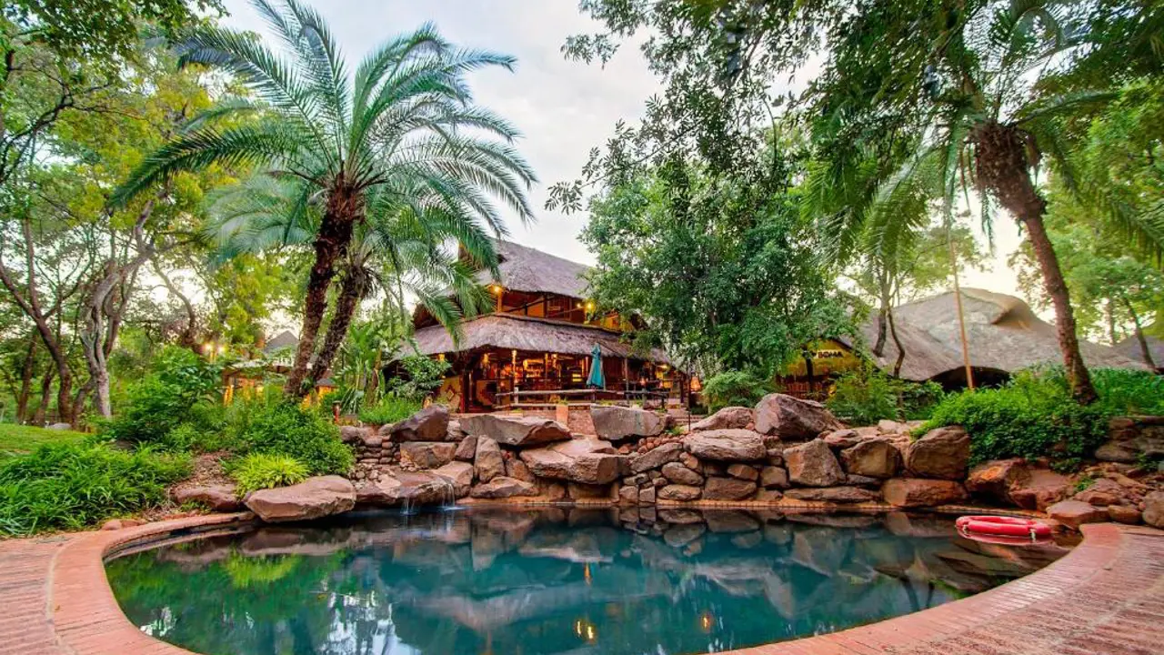 Lokuthala Lodges, Victoria Falls, pool