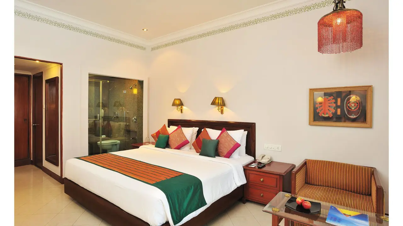 Hotel Chandela, Khajuraho, bedroom