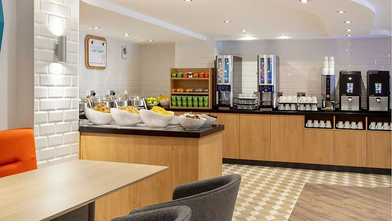 Holiday Inn Express Edinburgh City Centre Slide12