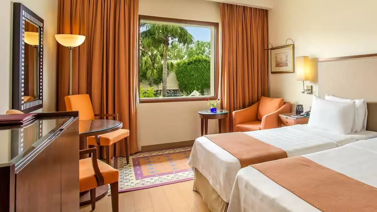 Trident Hotel, Agra, twin room