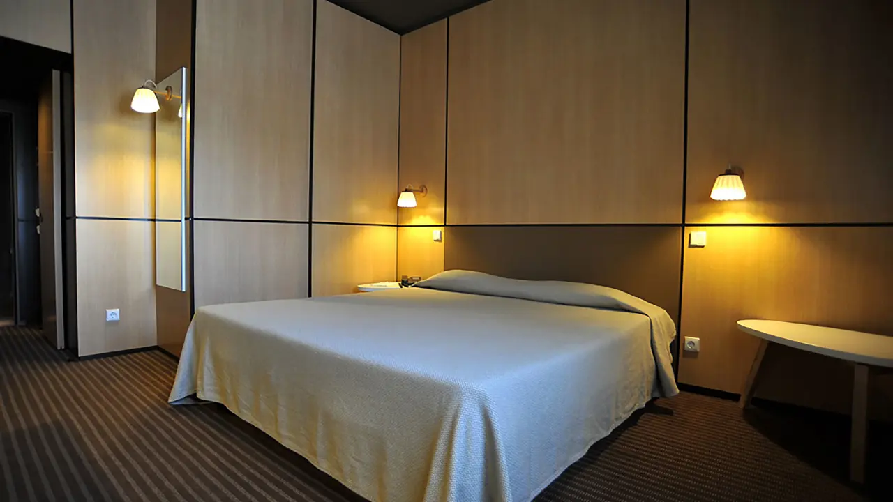 Axis Vermar Beach Hotel Bedroom