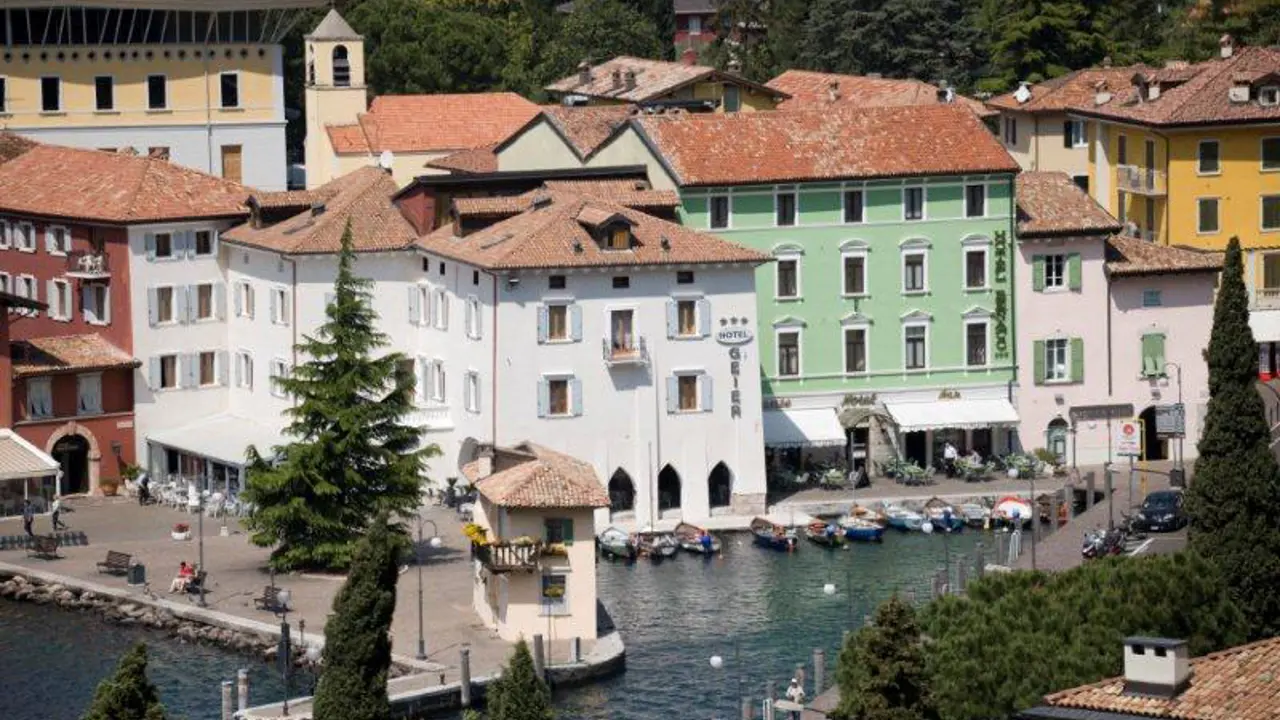 Hotel Geier Torbole Exterior
