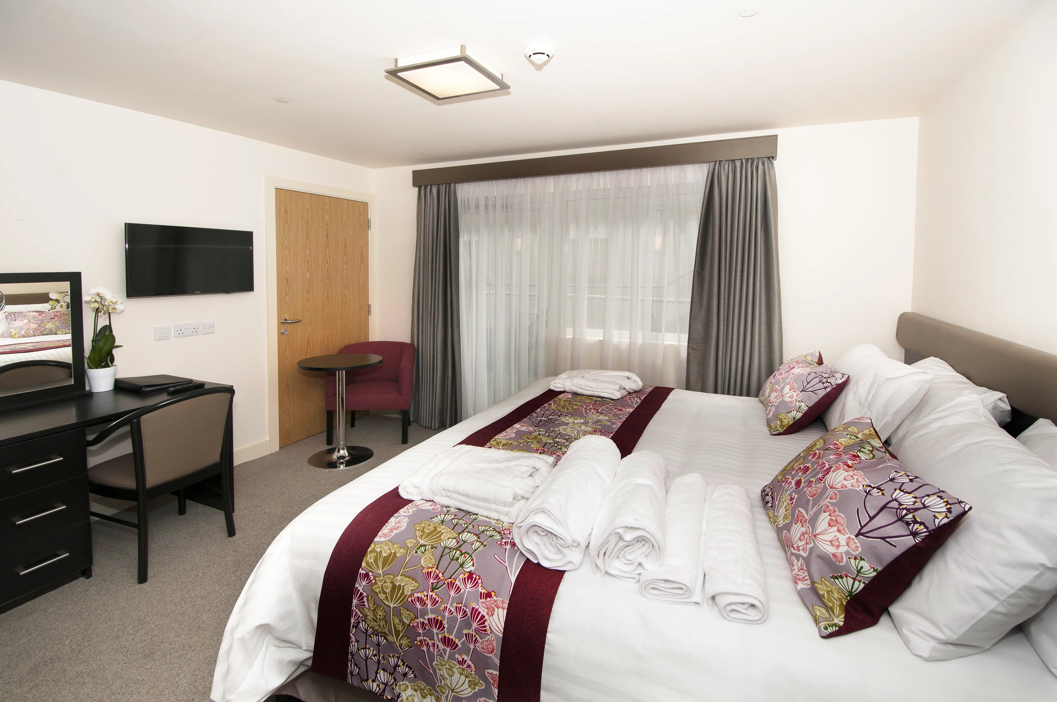 Mannin Hotel Atrium Room