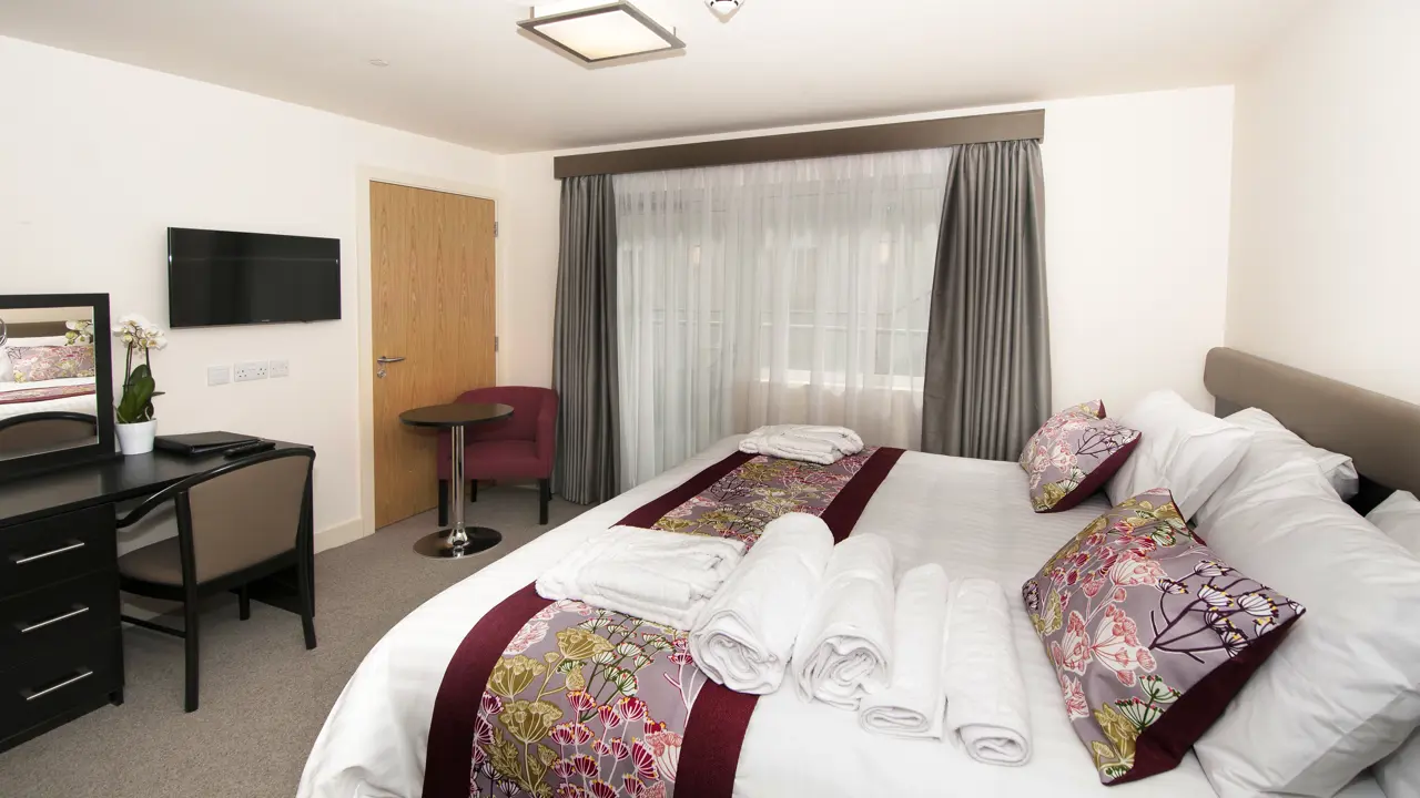 Mannin Hotel Atrium Room