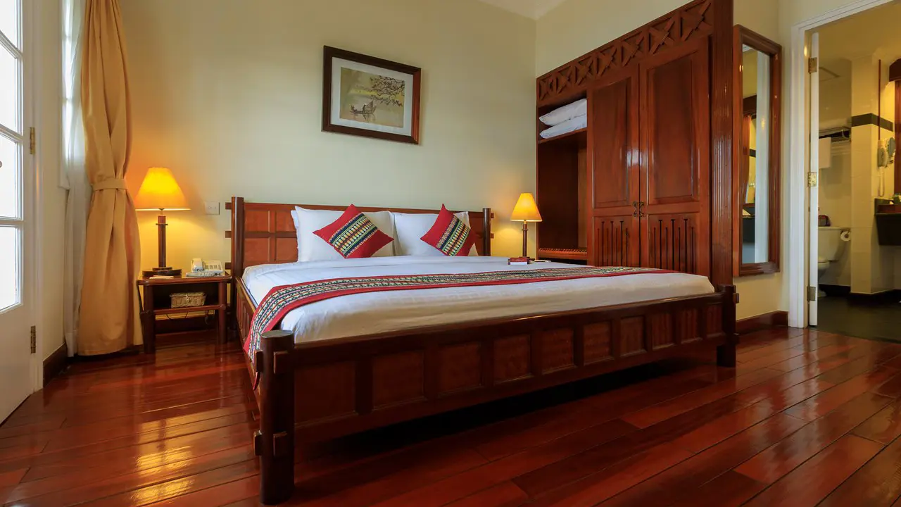 Victoria Hotel, Chau Doc, bedroom