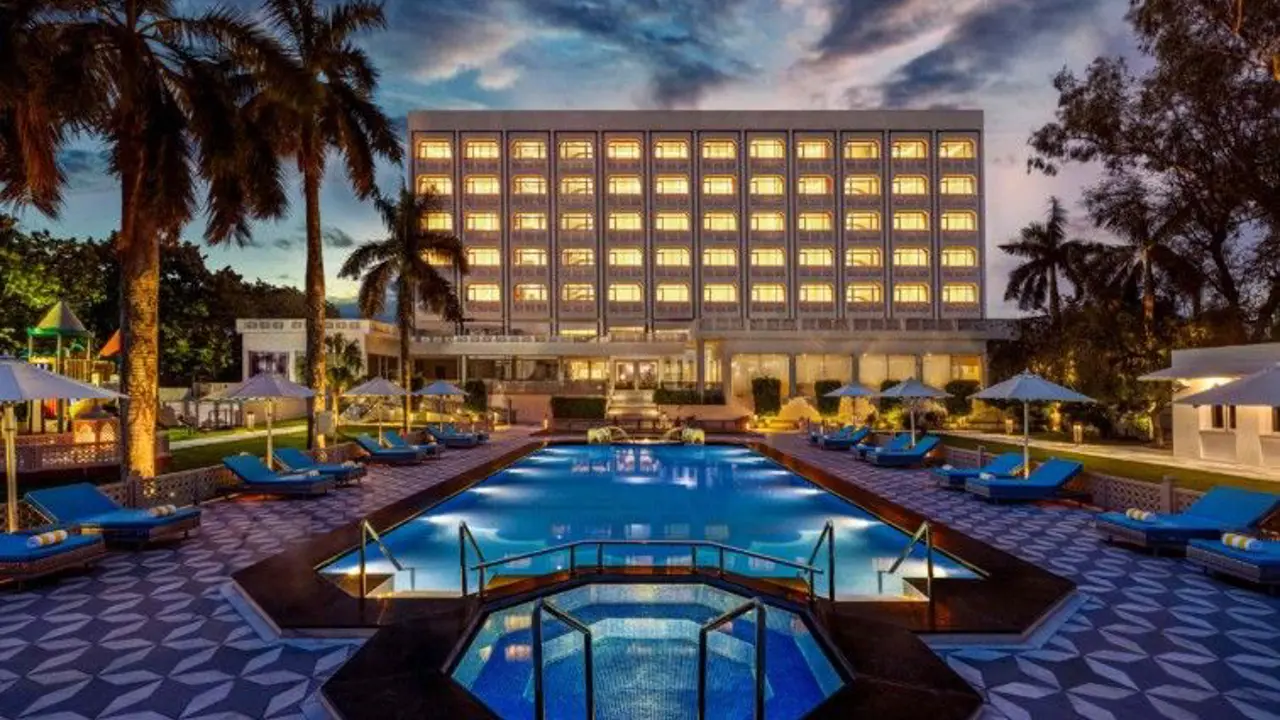 Tajview IHCL Selection, Agra, pool