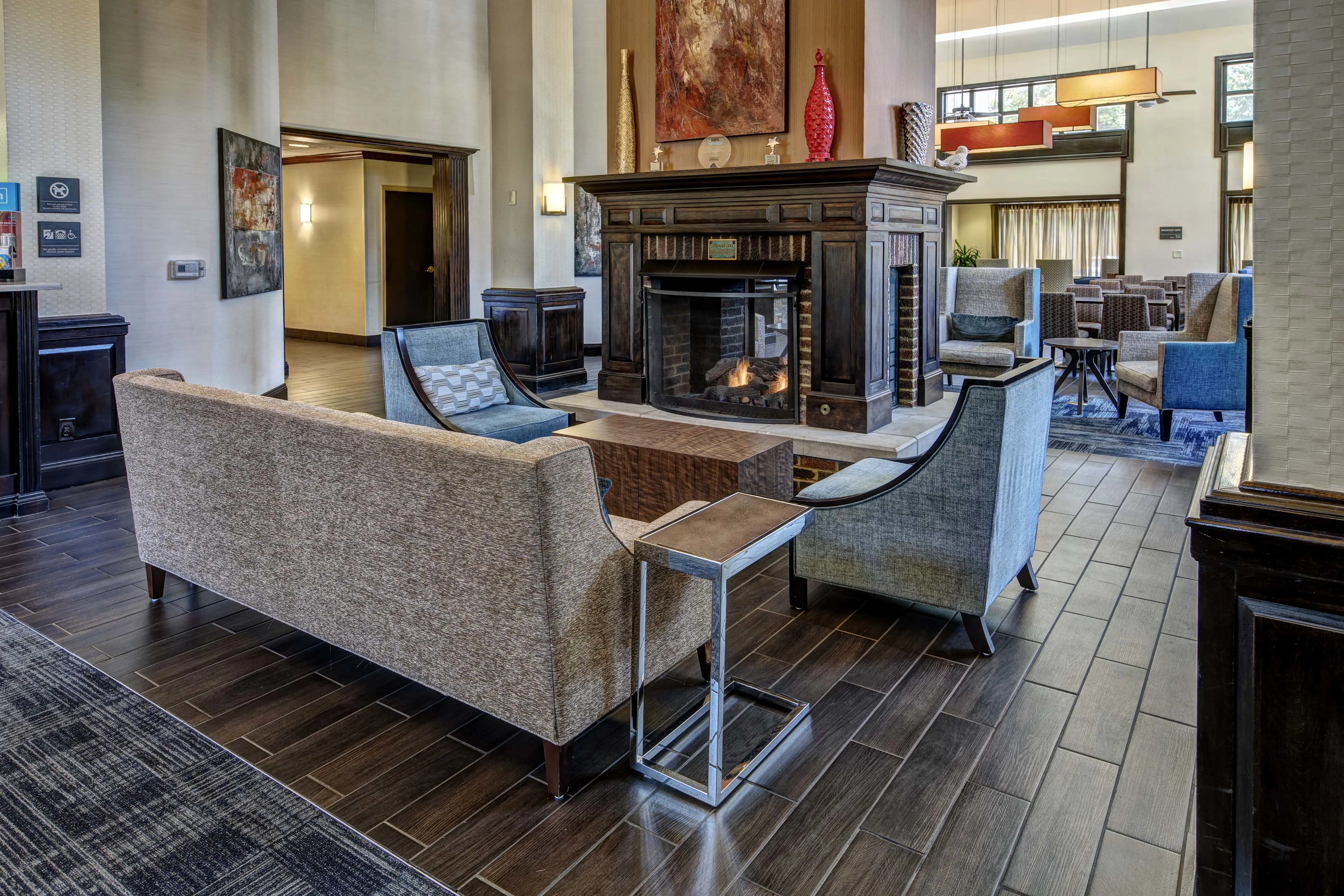 Hampton Inn & Suites, Elliston Place Lounge