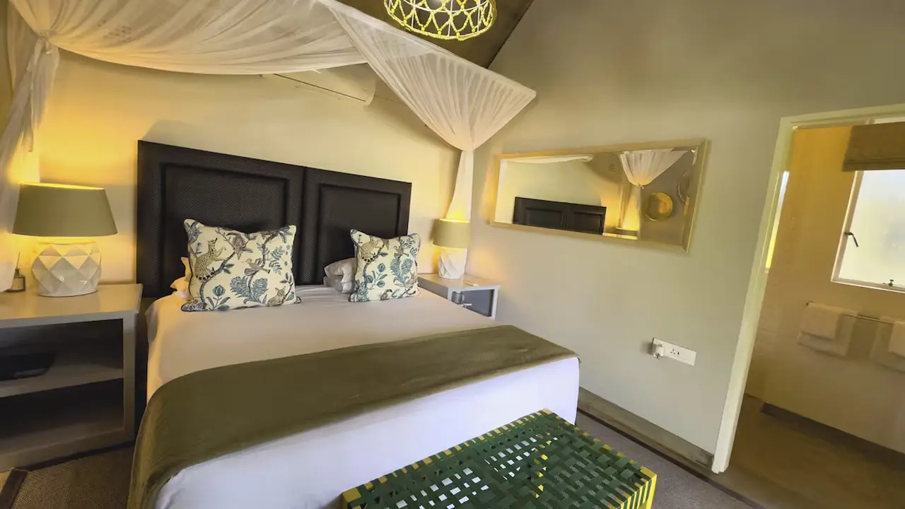 Shearwater Explorers Village, Victoria Falls, bedroom