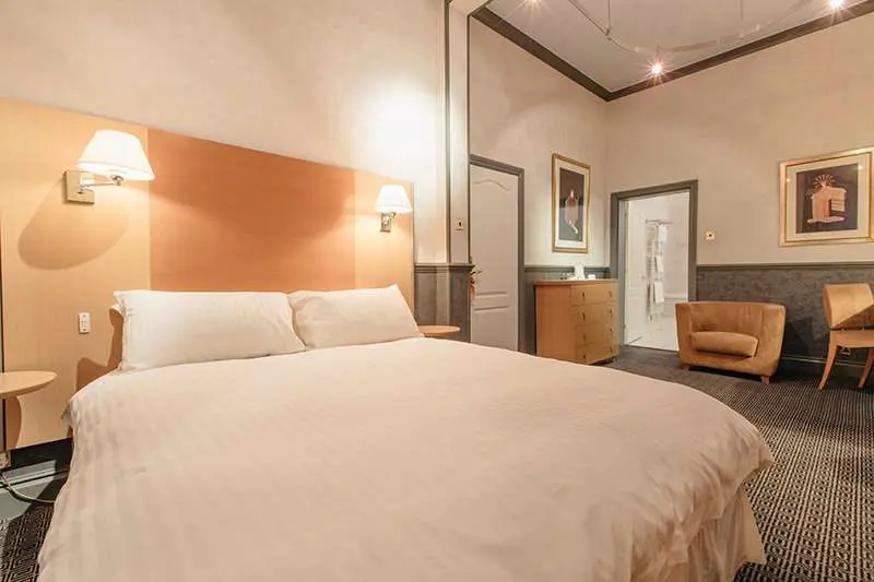 Mannin Hotel Bedroom