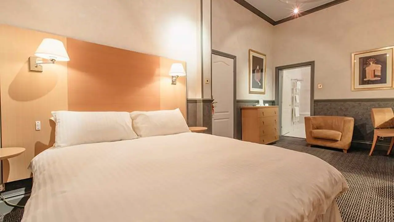 Mannin Hotel Bedroom