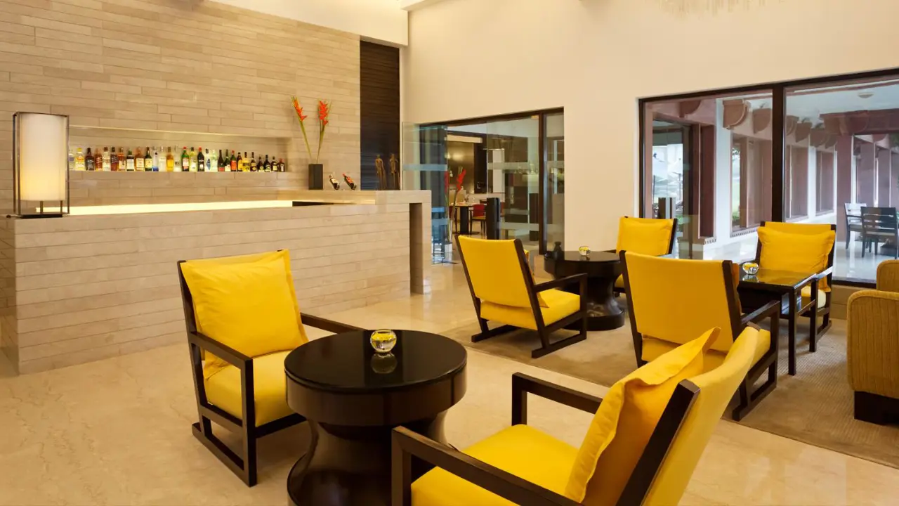Trident Hotel, Agra, bar