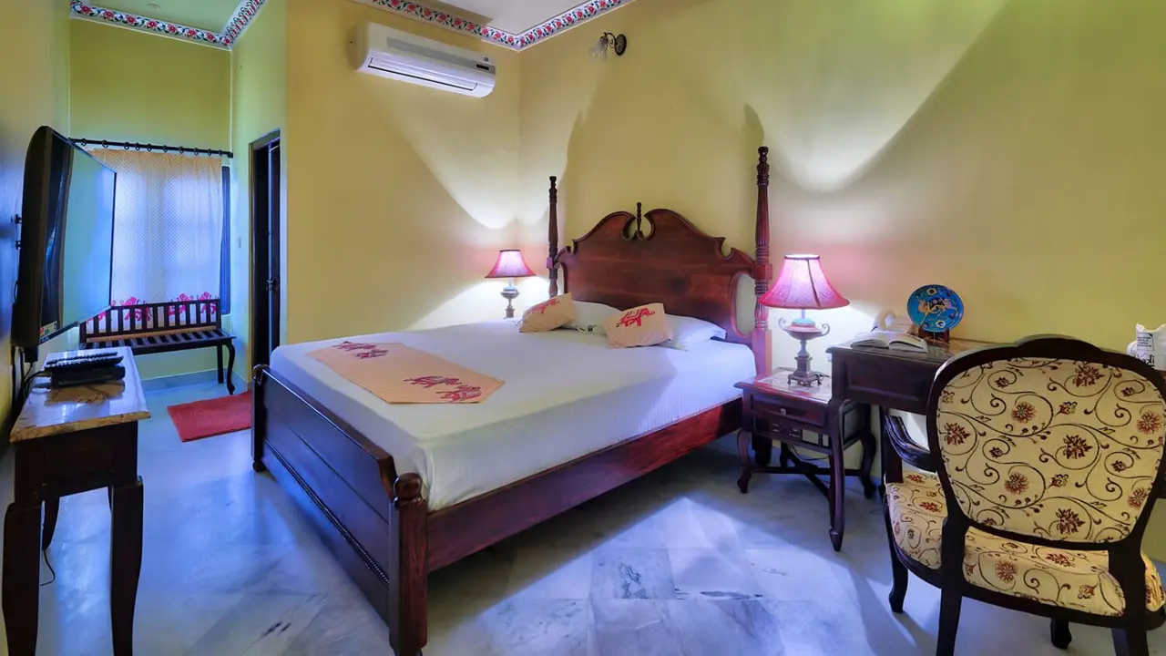 Ikaki Niwas Hotel Bedroom