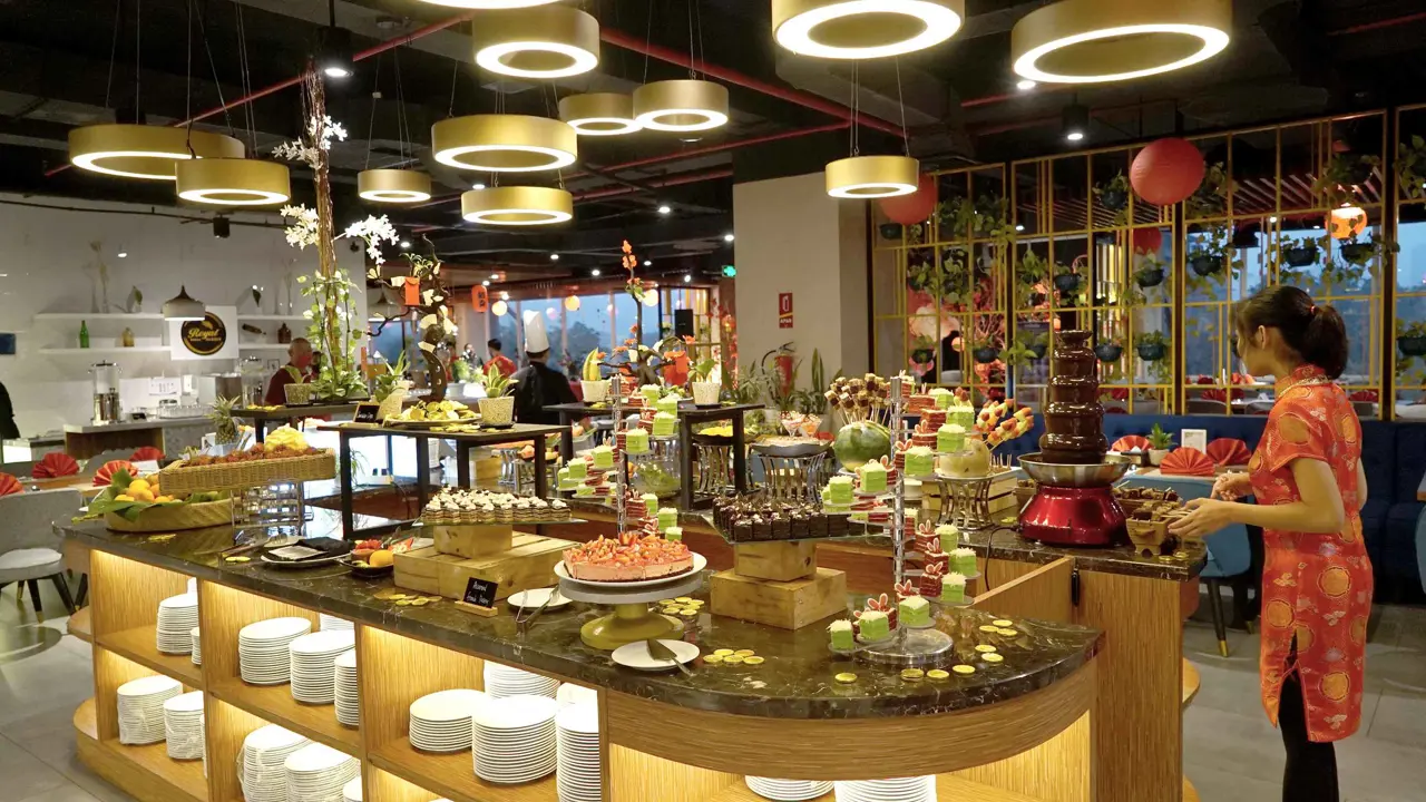 Grand Swiss-Belhotel Darmo, Surabaya, dining