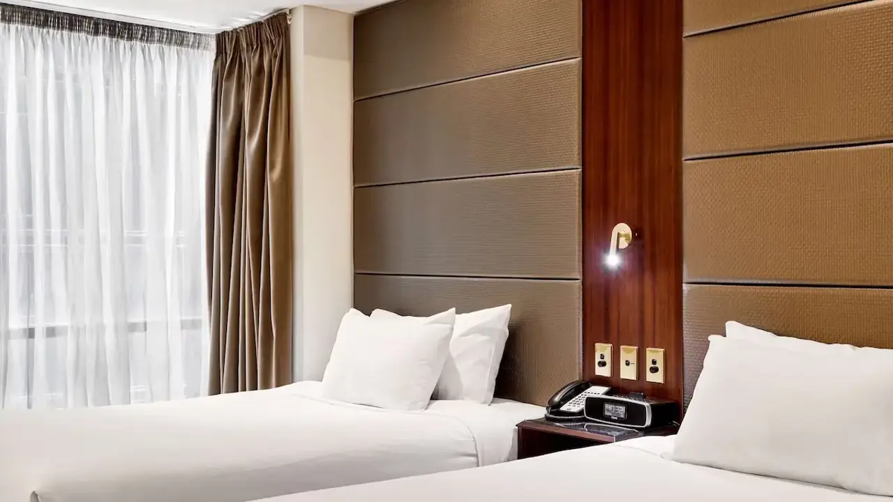 Stamford Plaza, Melbourne, twin room