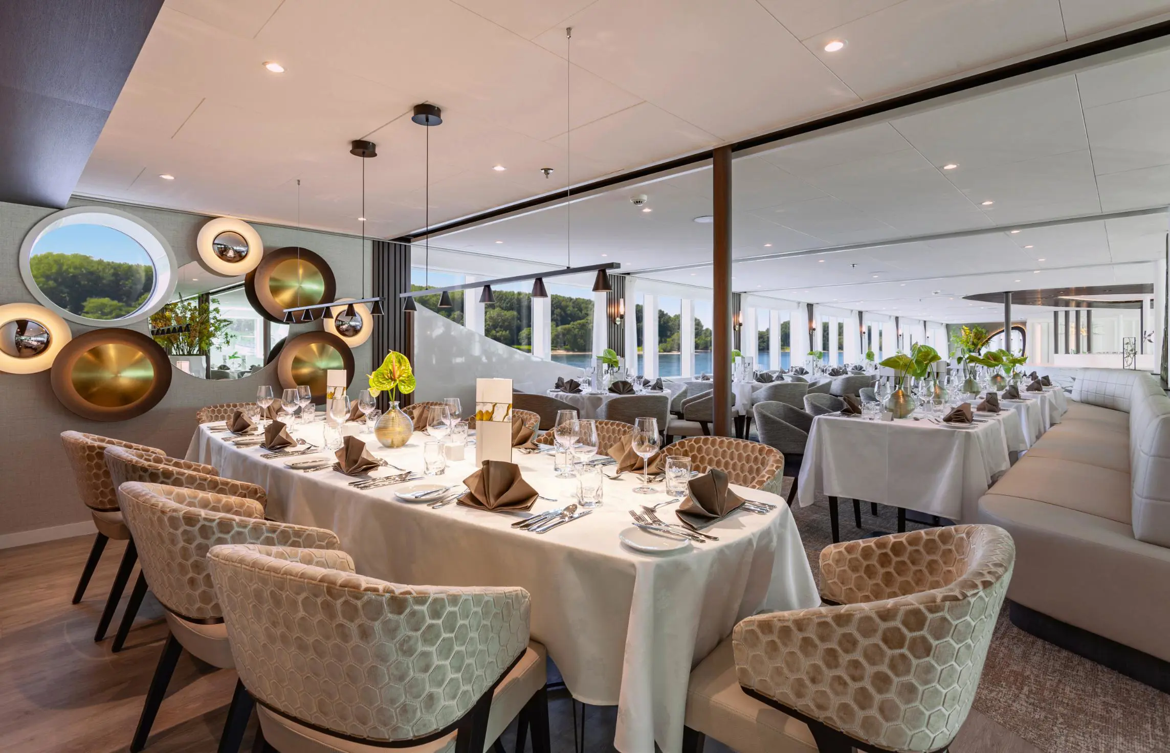 AMADEUS Cara Panorama Restaurant Day Captain S Table Panorama Restaurant Details Lueftner Cruises Amadeus Moving Pictures