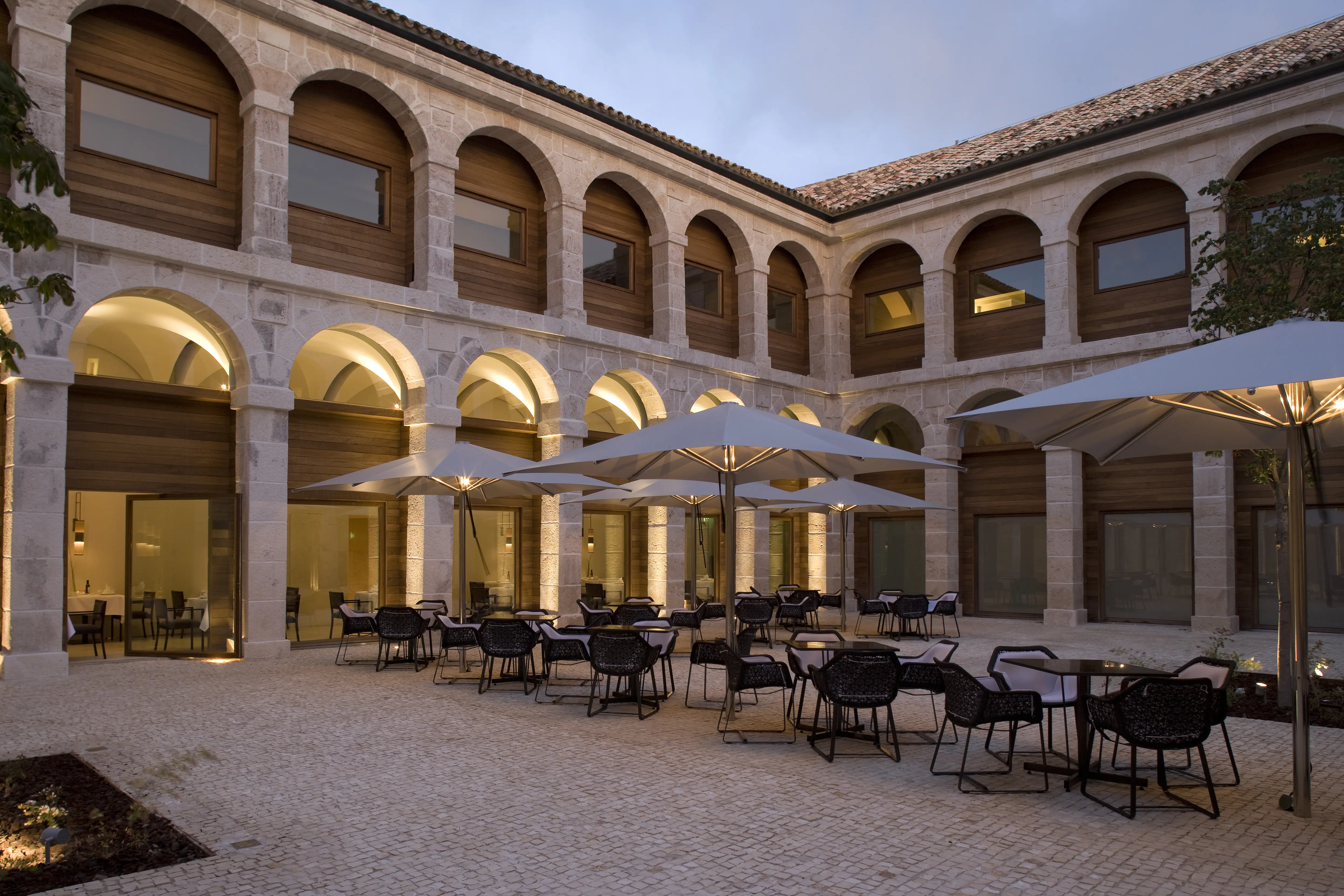 Parador De Alcala De Henares Courtyard