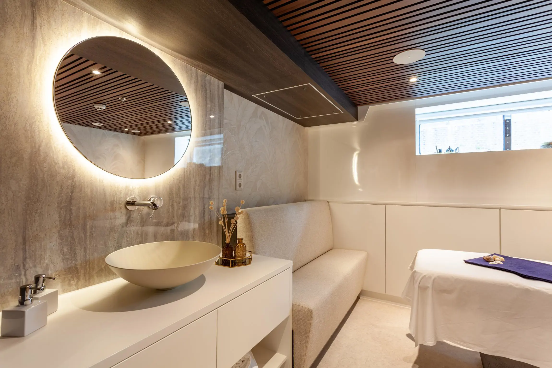 AMADEUS Cara Massage Room Bright And Minimalistic Massage Room AMADEUS Cara With Details Lueftner Cruises Amadeus Moving Pictures