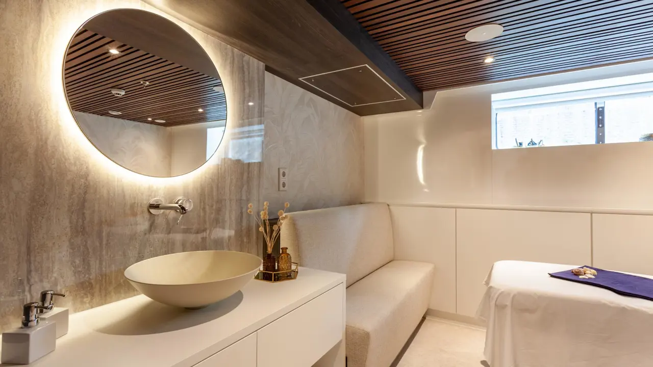 AMADEUS Cara Massage Room Bright And Minimalistic Massage Room AMADEUS Cara With Details Lueftner Cruises Amadeus Moving Pictures