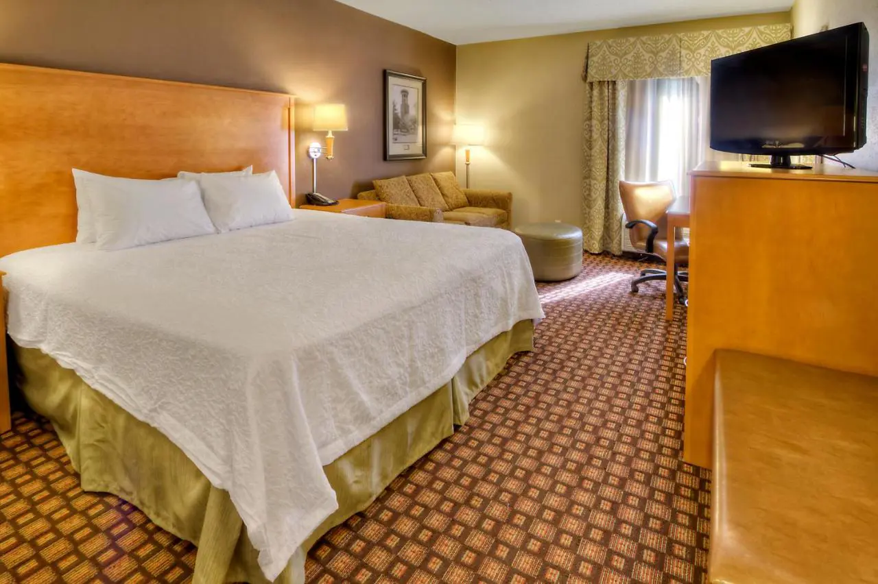 The Ultimate Elvis Presley And Dolly Parton Experience Touring Hotels Image 2