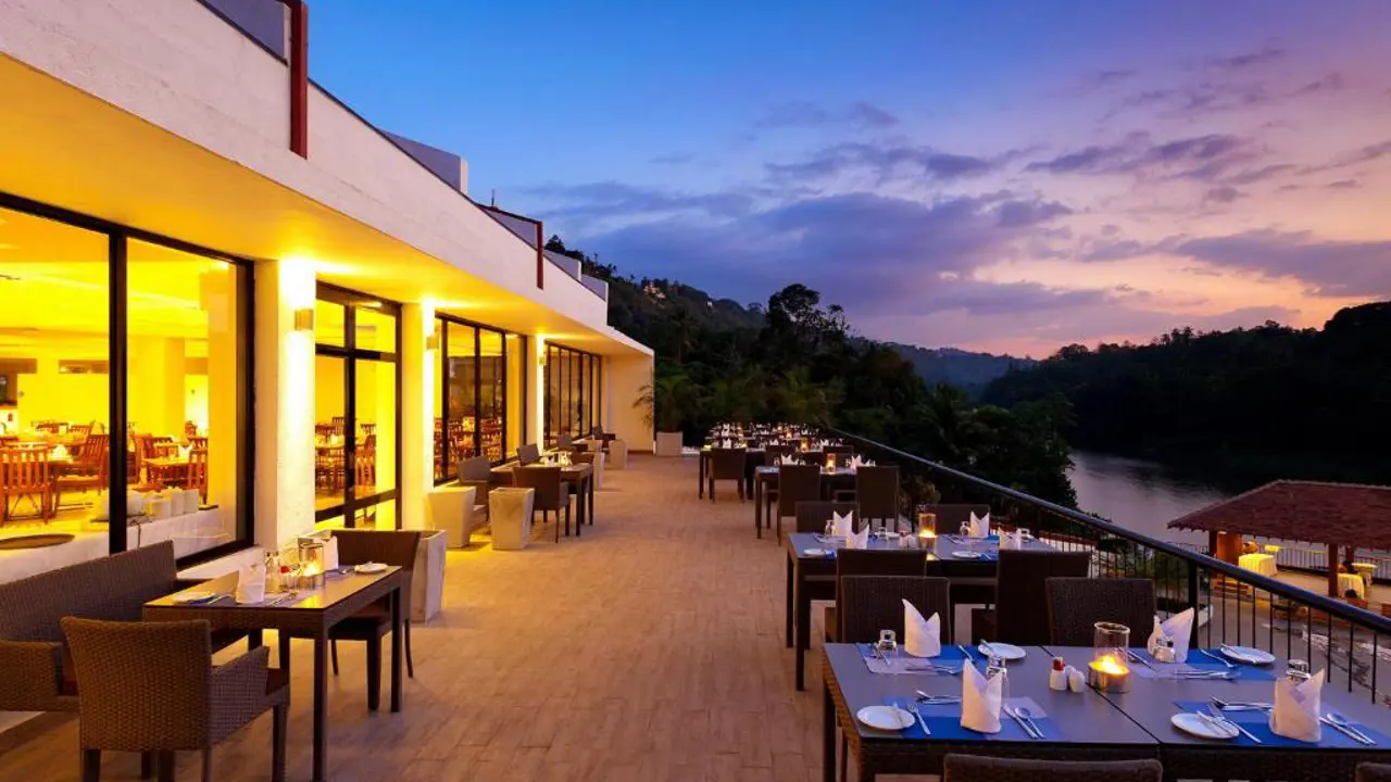 Cinnamon Citadel, Kandy, dining