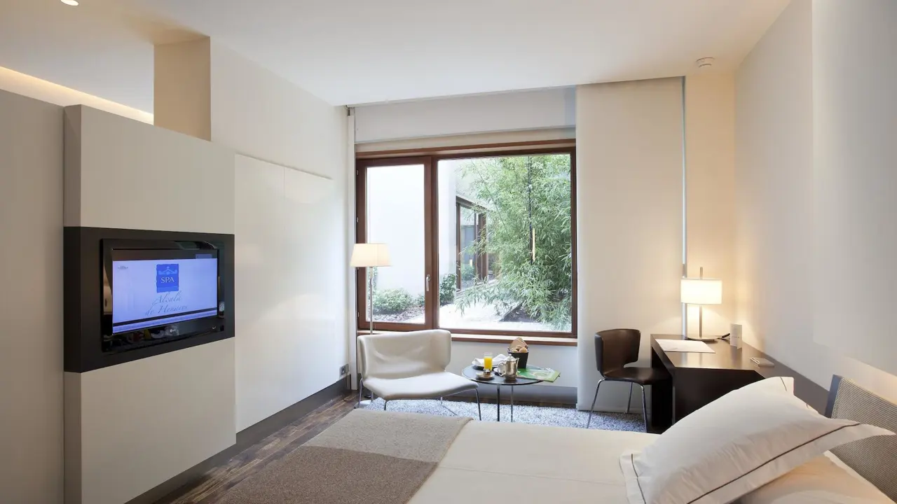 Parador De Alcala De Henares Bedroom