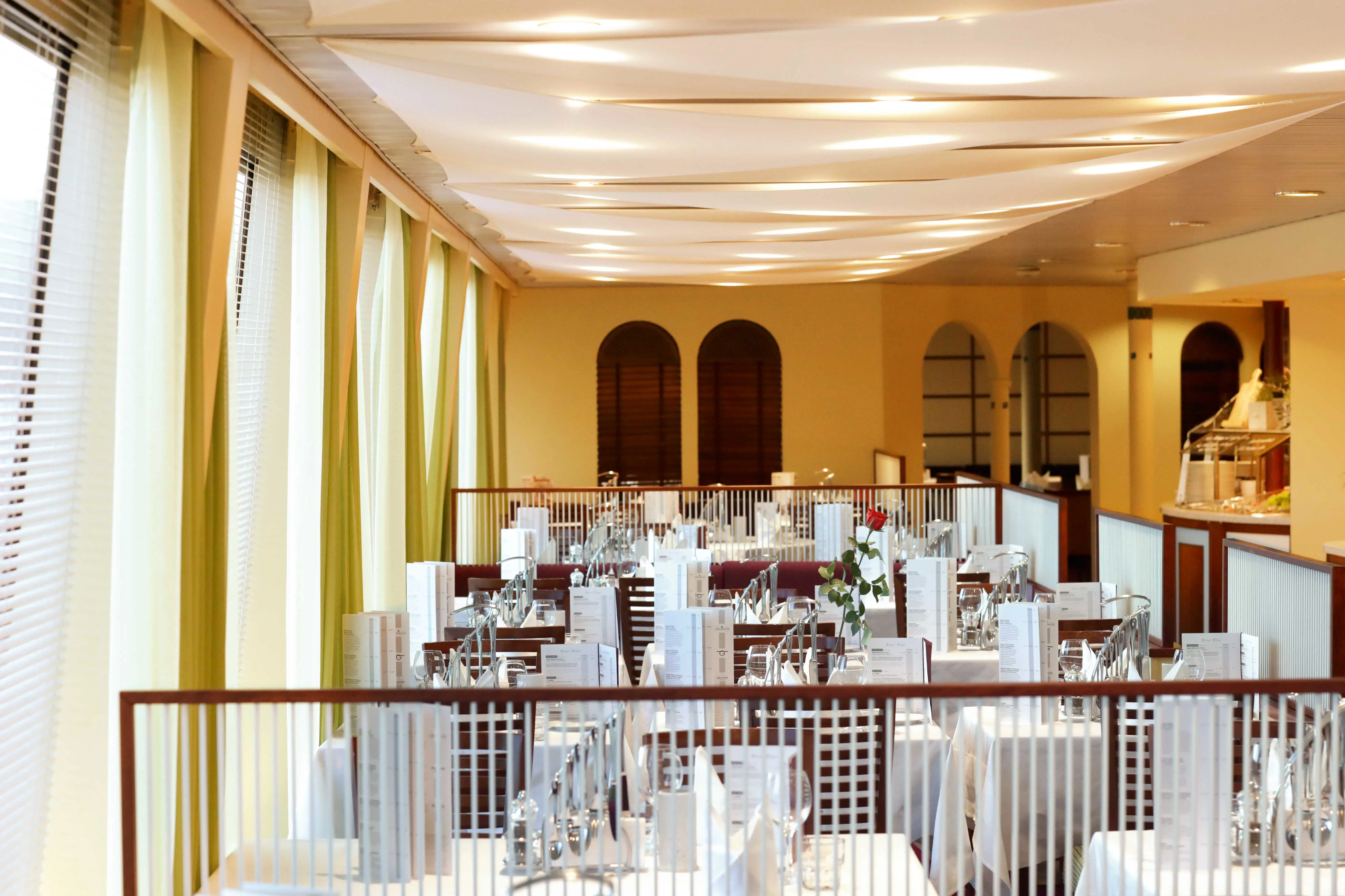 DONNA Main RESTAURANT Web