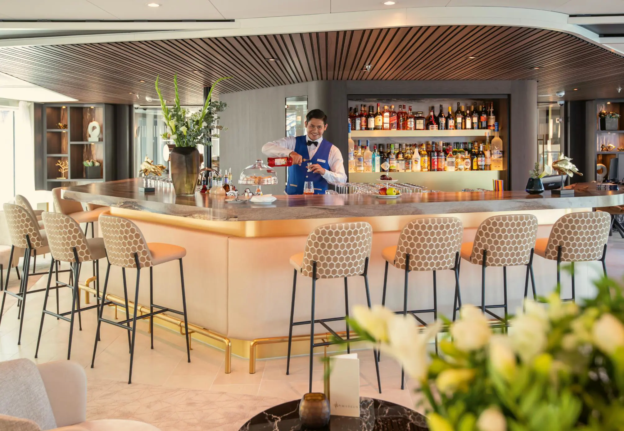 AMADEUS Cara Panorama Bar Bartender Bartender Mixing Cocktails And Drinks At Panorama Bar Lueftner Cruises Amadeus Moving Pictures