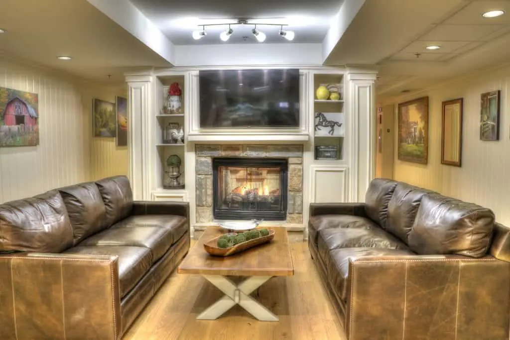 The Ultimate Elvis Presley And Dolly Parton Experience Touring Hotels Image 1