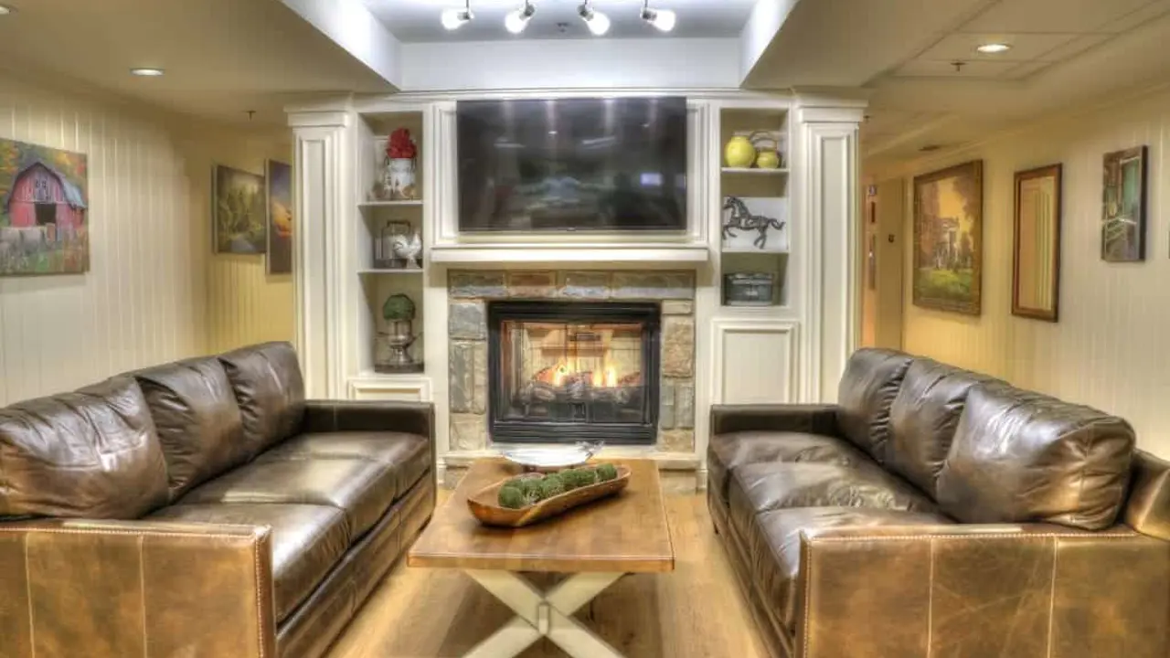 The Ultimate Elvis Presley And Dolly Parton Experience Touring Hotels Image 1