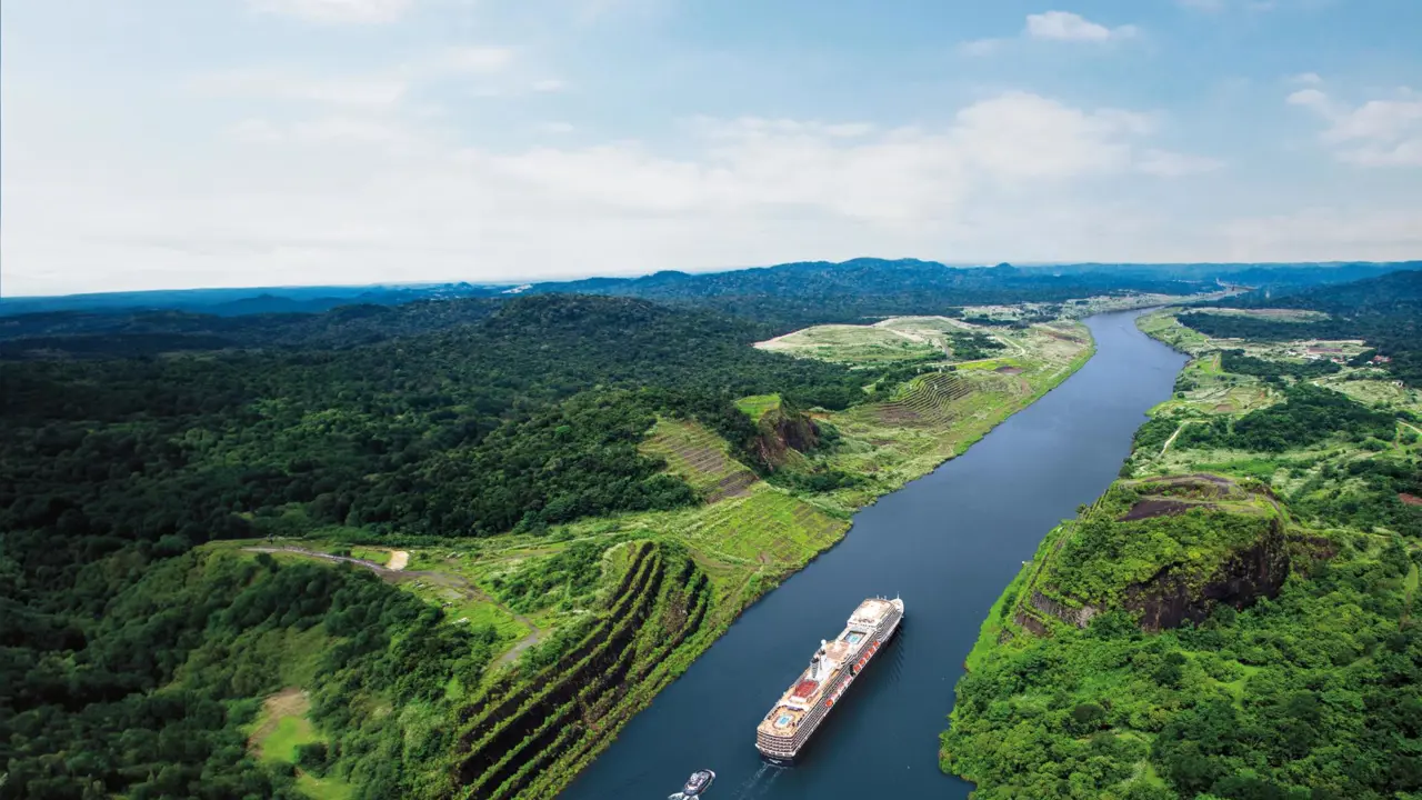 MS Nieuw Amsterdam cruising the Panama Canal