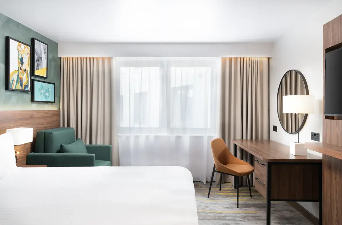 Holiday Inn Gatwick Rooms (1)